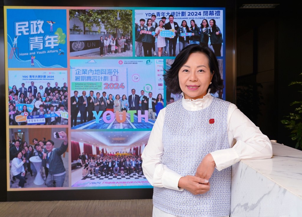 民政及青年事務局局長麥美娟接受《星島頭條》專訪。葉偉豪攝 民政及青年事務局局長麥美娟接受《星島頭條》專訪。葉偉豪攝