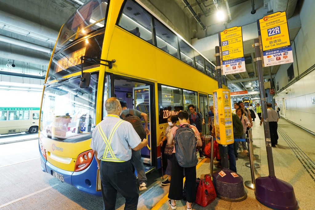 城巴称当日会密切监察巴士客量，视乎需求灵活调动资源加强服务。资料图片