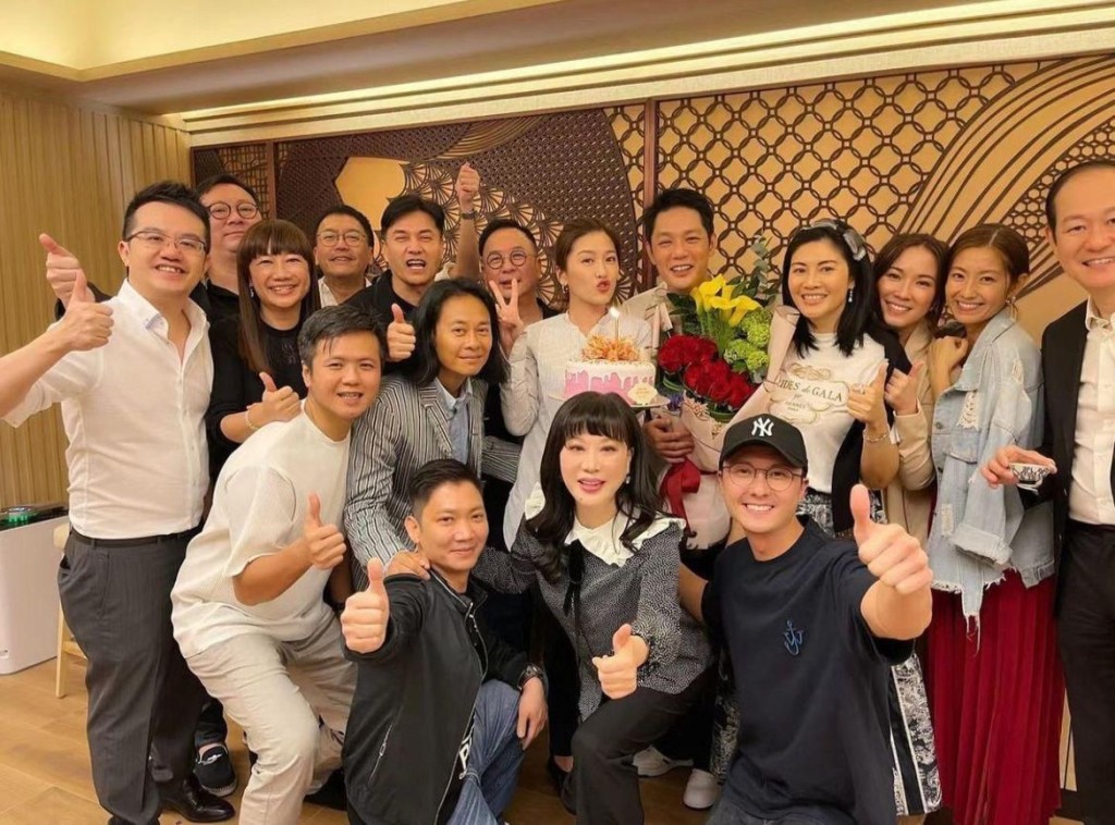 一班藝人朋友為Niki慶祝40歲生日。