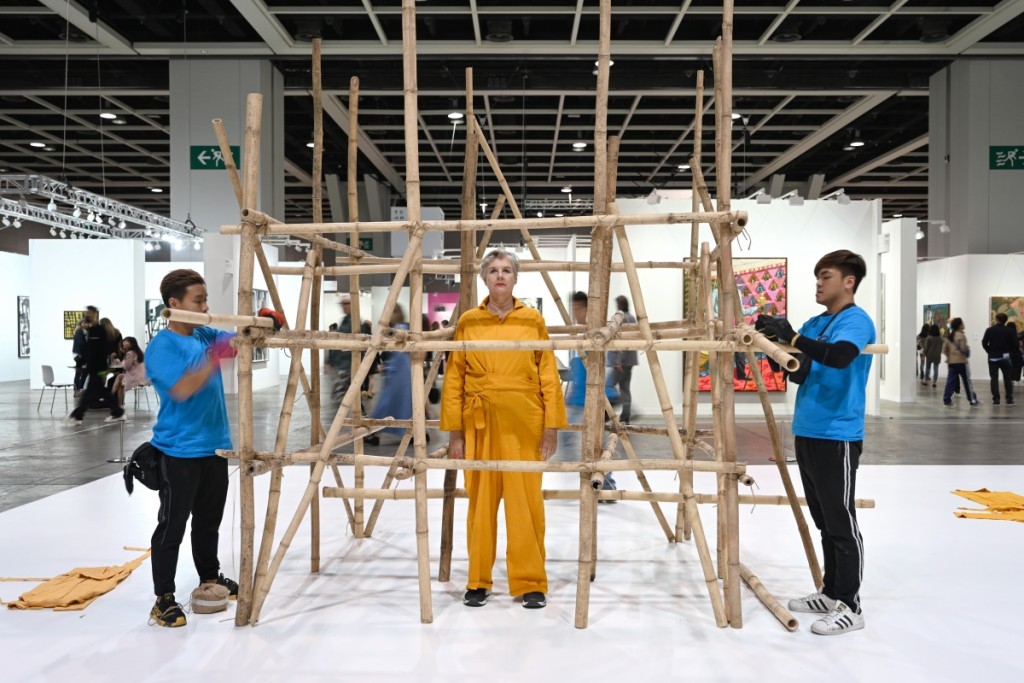 《Art Basel香港2023》Mella Jaarsma在展會期間持續建造的《The Constructor》（EN8）