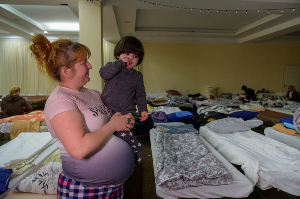 不少人主動向流離失所的烏克蘭難民伸出援手，例如圖中的教會便開放成為難民收容中心。