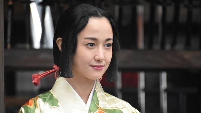 澤尻原本演出的古裝劇,前年底因她被捕臨急換角。