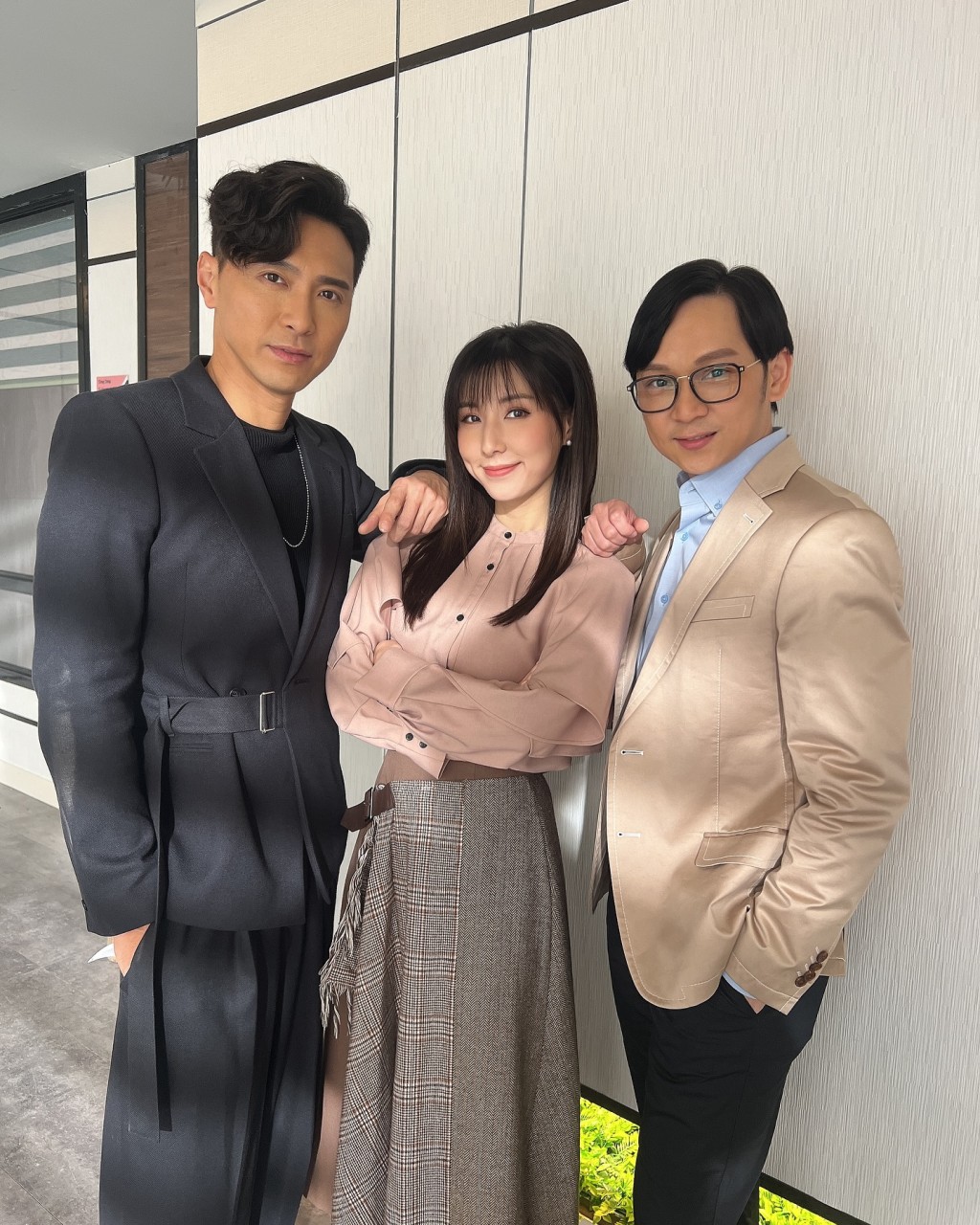 譚嘉儀周旋在兩個男人之間。 譚嘉儀周旋在兩個男人之間。