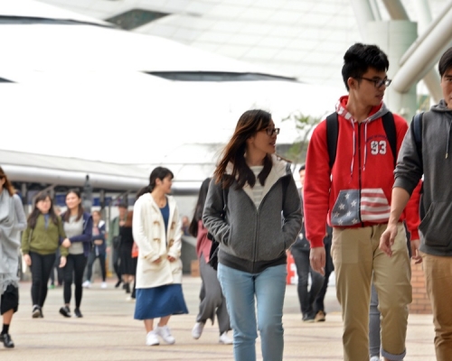 大學生是今次派錢主要受惠對象之一。資料圖片