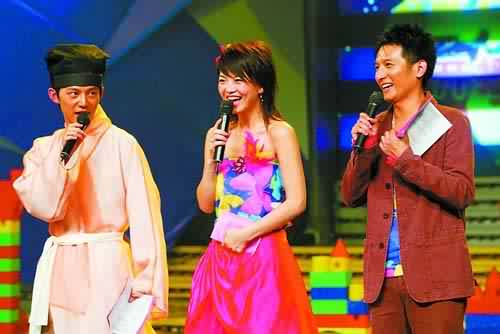 在當時電視台的黃金時代，李湘於2000年前後，一年工資就已突破百萬。