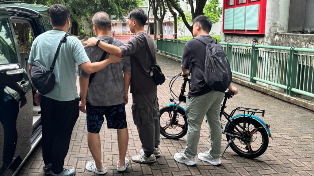 人員同時向騎單車者發出共552張傳票，當中接近八成為在行人路上騎單車及違反交通標誌或路面記標。