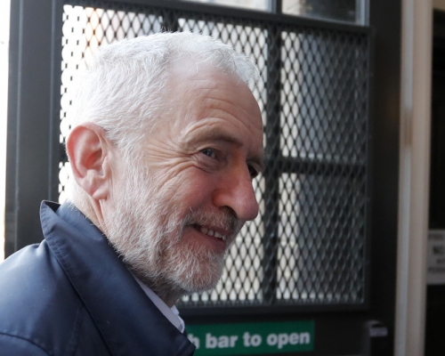 郝爾彬被特朗普批評後，指對方干預英國選舉。AP