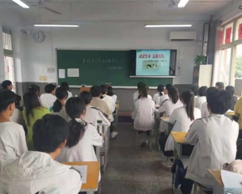 「双减」即减轻学生课业负担以及校外培训负担。网图