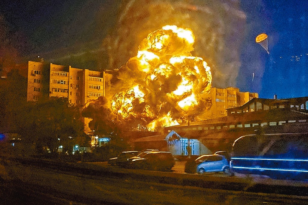 俄軍戰機在該國南部葉伊斯克市撞向一幢住宅大樓。