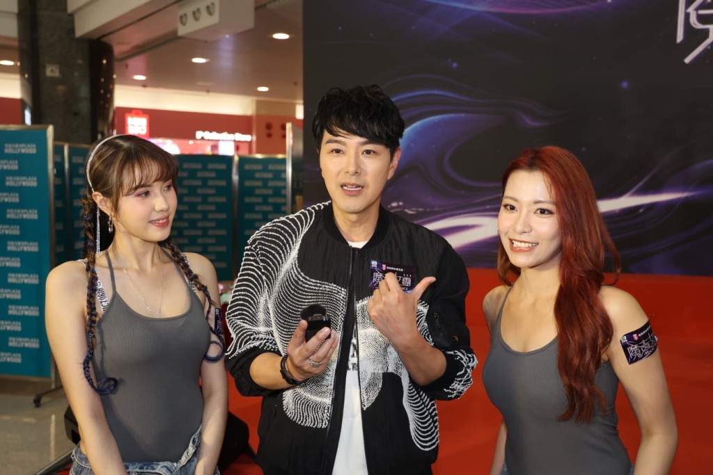 將於下月在廣州開演唱會的蕭正楠，鄧凱文（左）即場向他「搲撈」做嘉賓。