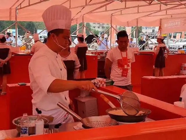 吉林市舉辦世界鍋包肉大賽。