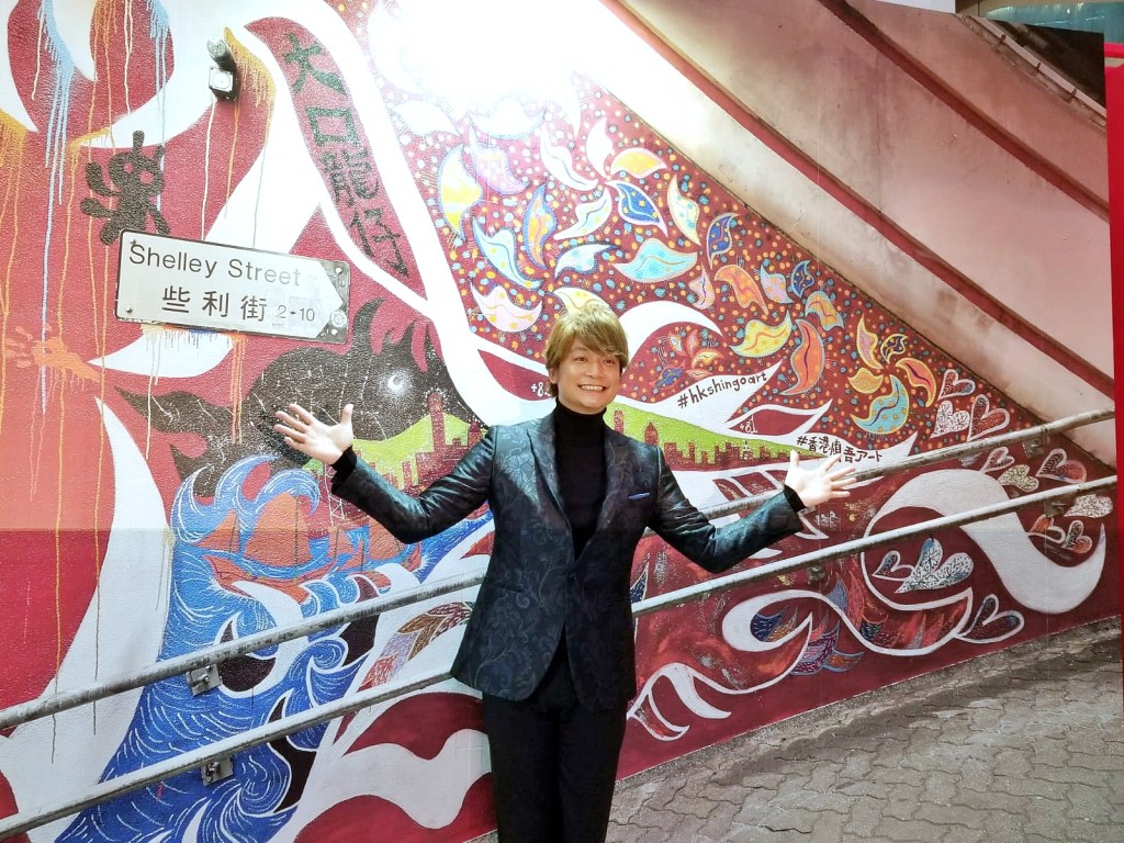 香取慎吾去年在香港些利街的街頭壁畫《大口龍仔》複製到現場展出。
