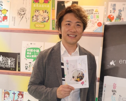 張崇德否認出書比音樂賺得更多，指出過書的人都會知道冇錢賺，但出書流傳的時間較長。