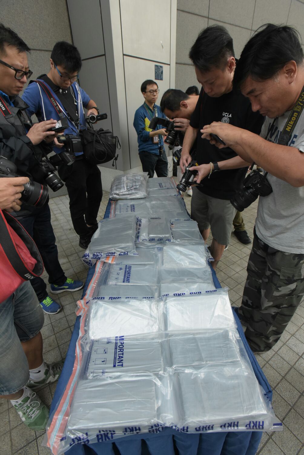 行動中共檢獲約33公斤可卡因,市值達3300萬港元。黃文威攝