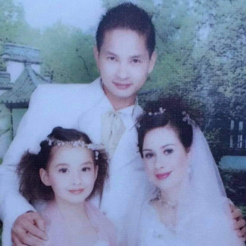 謝嘉怡是香港和蘇格蘭混血兒。