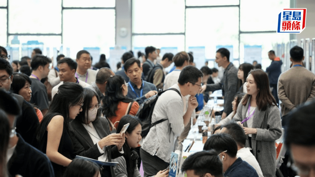 高才通计划推出至今，政府收到逾24万宗申请，逾半来自内地。资料图片