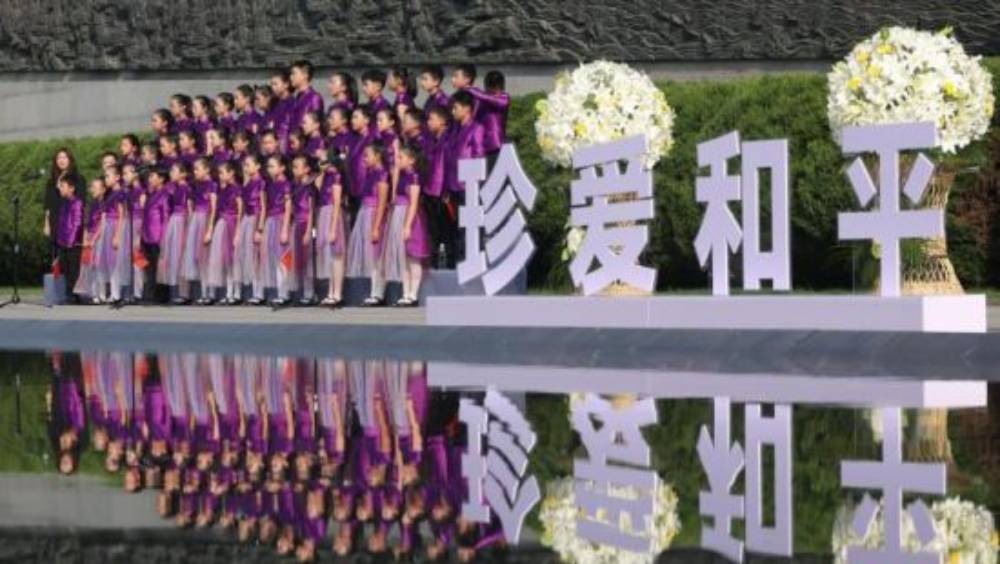 侵華日軍南京大屠殺遇難同胞紀念館舉行「銘記歷史 珍愛和平」主題教育活動。中新社