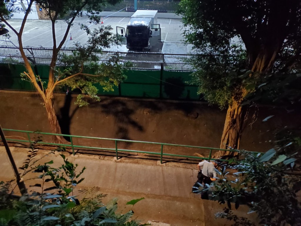 貨車起火焚燒。蔡楚輝攝