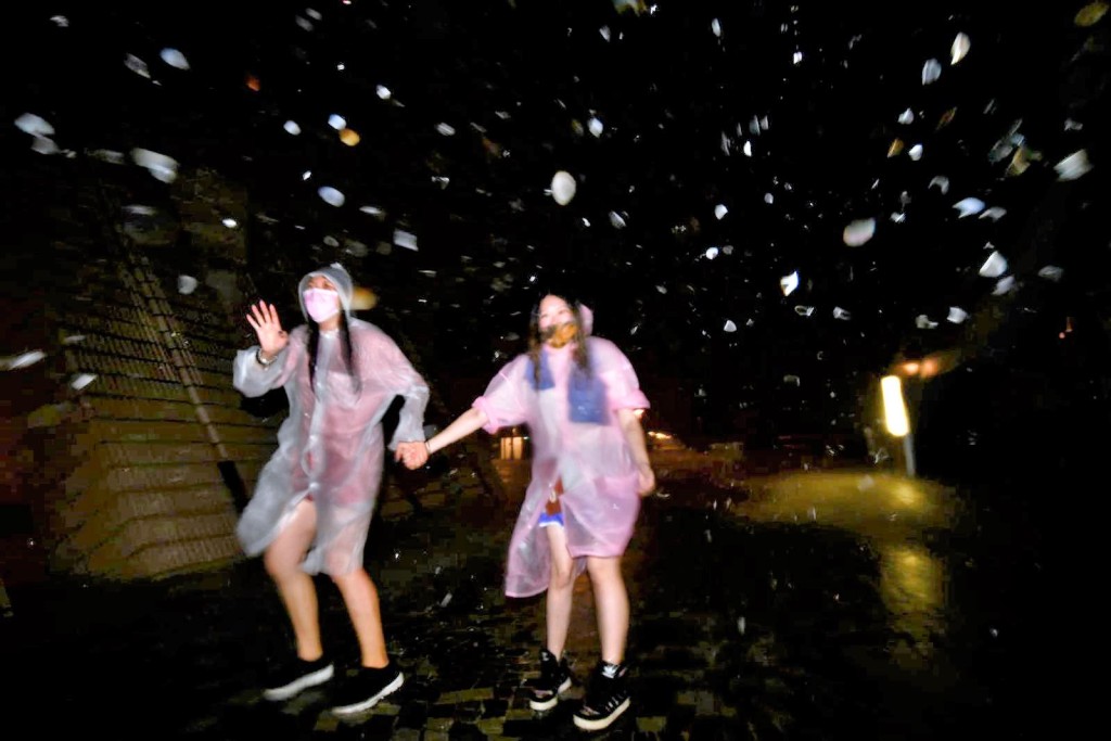 尖沙嘴風勢強勁。