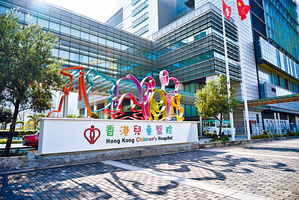 小男嬰睿鋒急需進行心臟移植，現時在香港兒童醫院兒童深切治療部留醫，情況危殆。