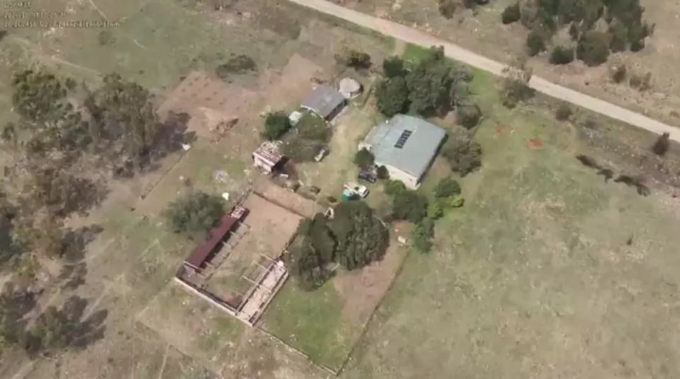 受害人被关押的小屋。红星新闻