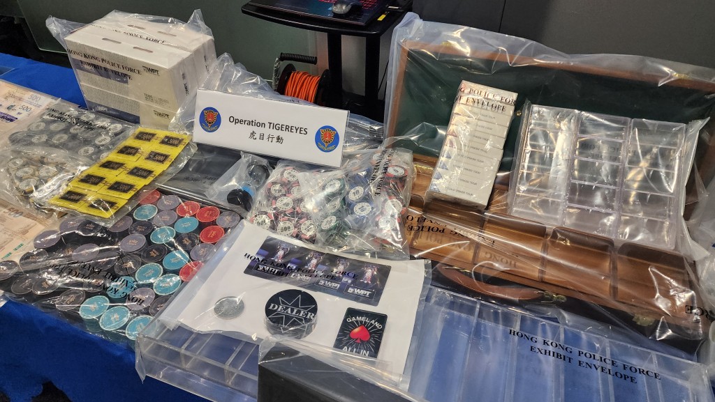 行動中，警方檢獲約4.1公斤可卡因、製毒工具、賭博工具、價值33萬元籌碼等大量犯罪證物。
