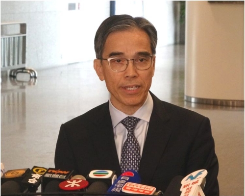 劉天成今早見記者交代事故最新情況。