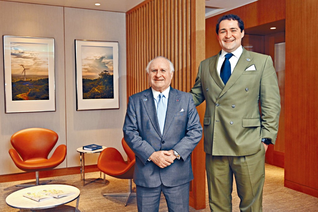 ■米高嘉道理（左）表示，中電未來將會繼續在香港以至大灣區作出投資。