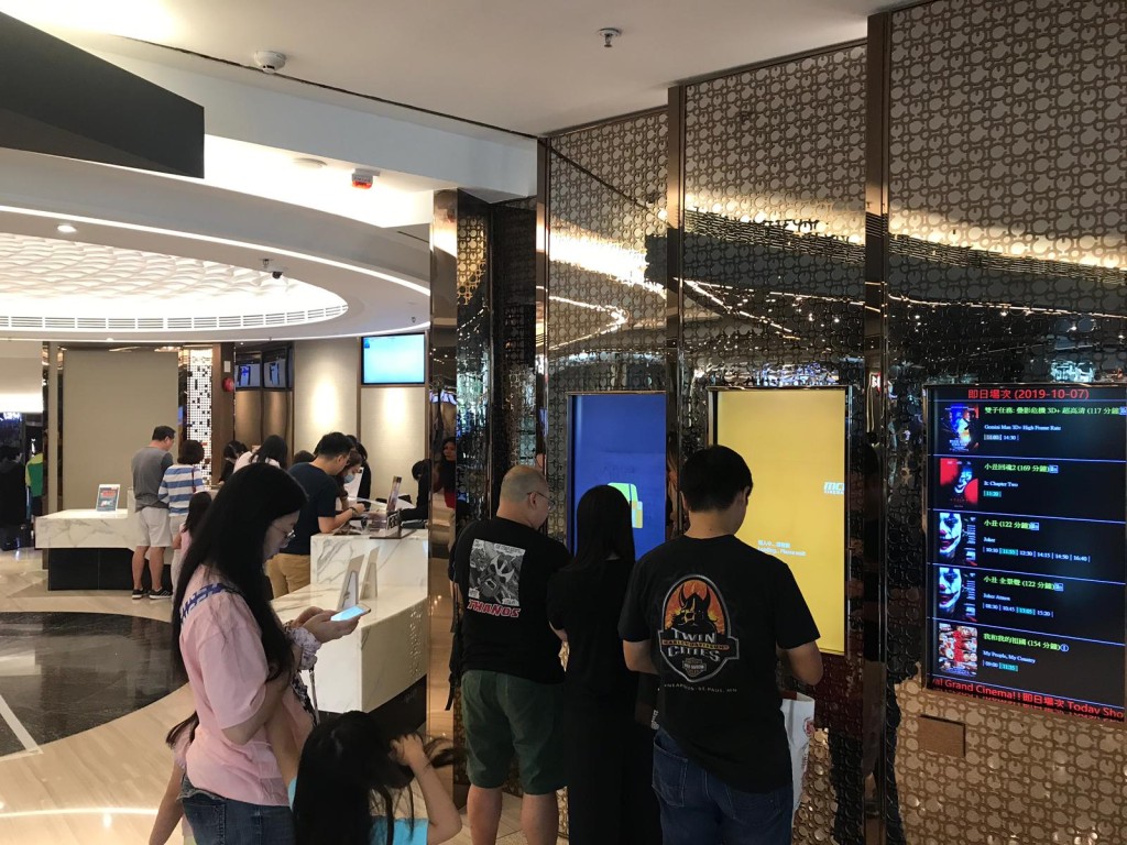 又一城商場今日照常營業。