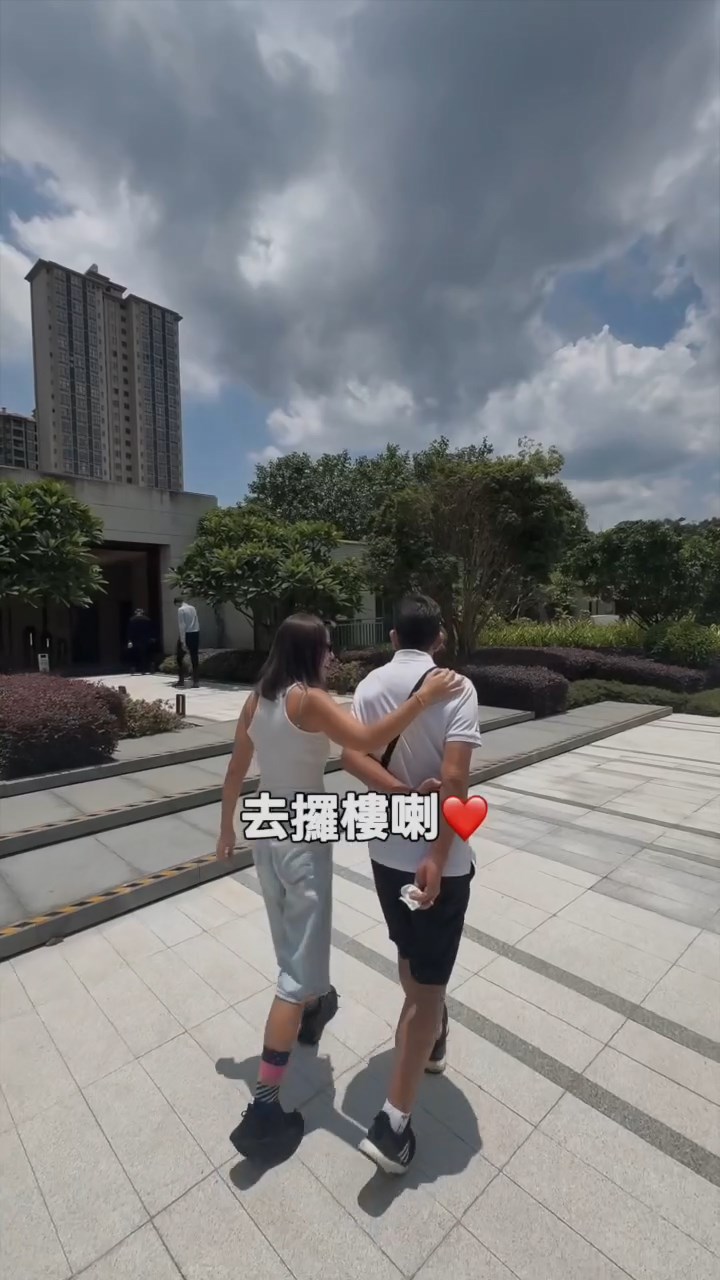 梁芷珮帶爸爸到內地收樓。
