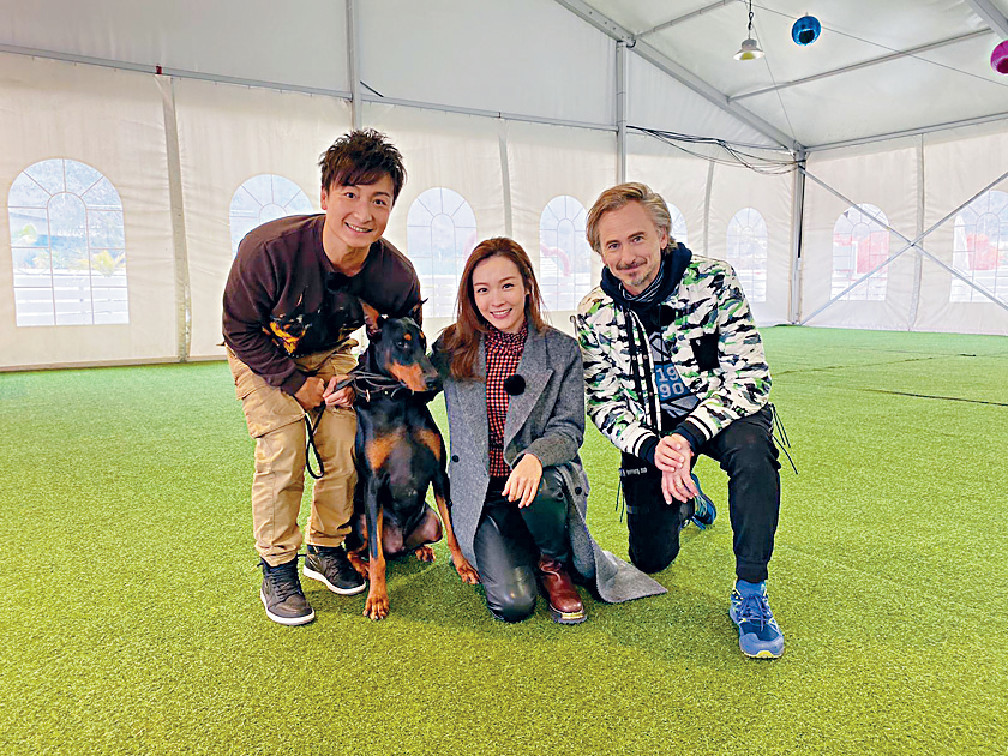 內有惡犬■方力申的護衞犬「三喜」見到同類即失控、狂吠、亂衝，唯有請教訓練師來馴服愛犬。