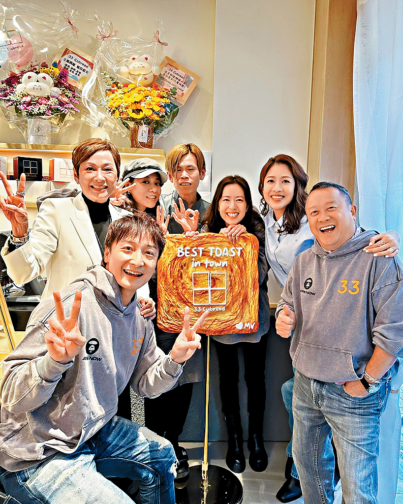 日前曾志偉（右一）、陳敏之、方力申等好友齊撐唐詩詠麵包店，不過詩詠否認志偉是老闆之一。