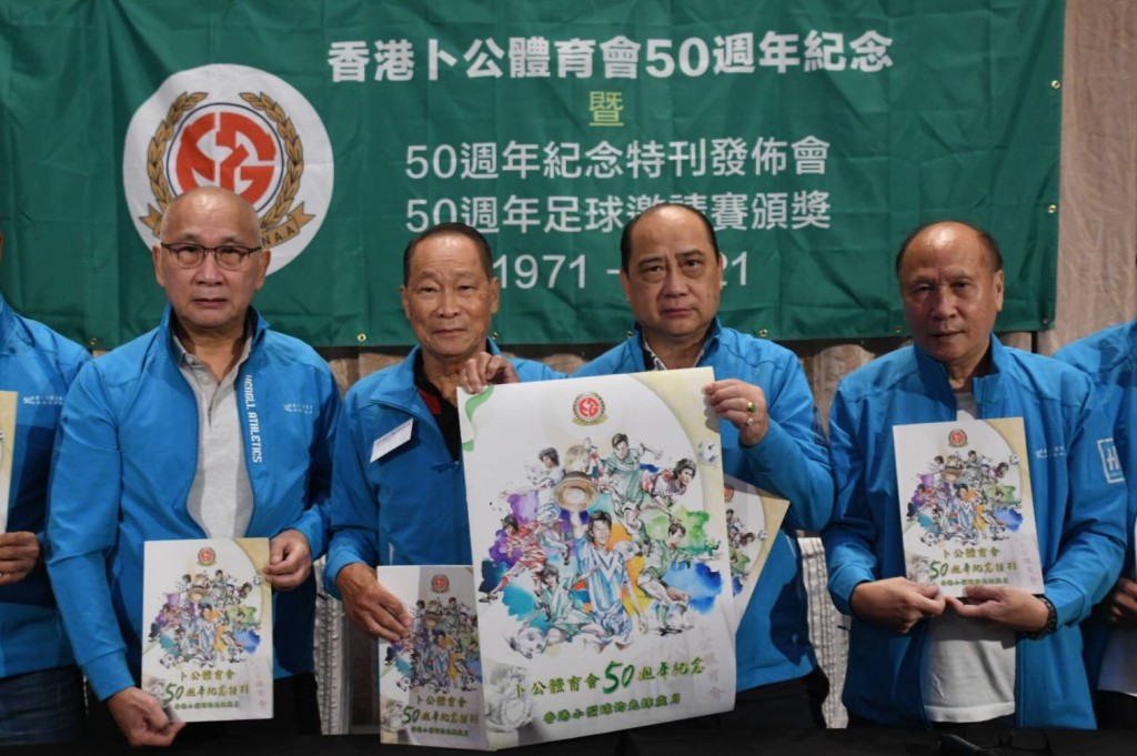 編輯團隊花了四個月製作特刊。 本報記者攝