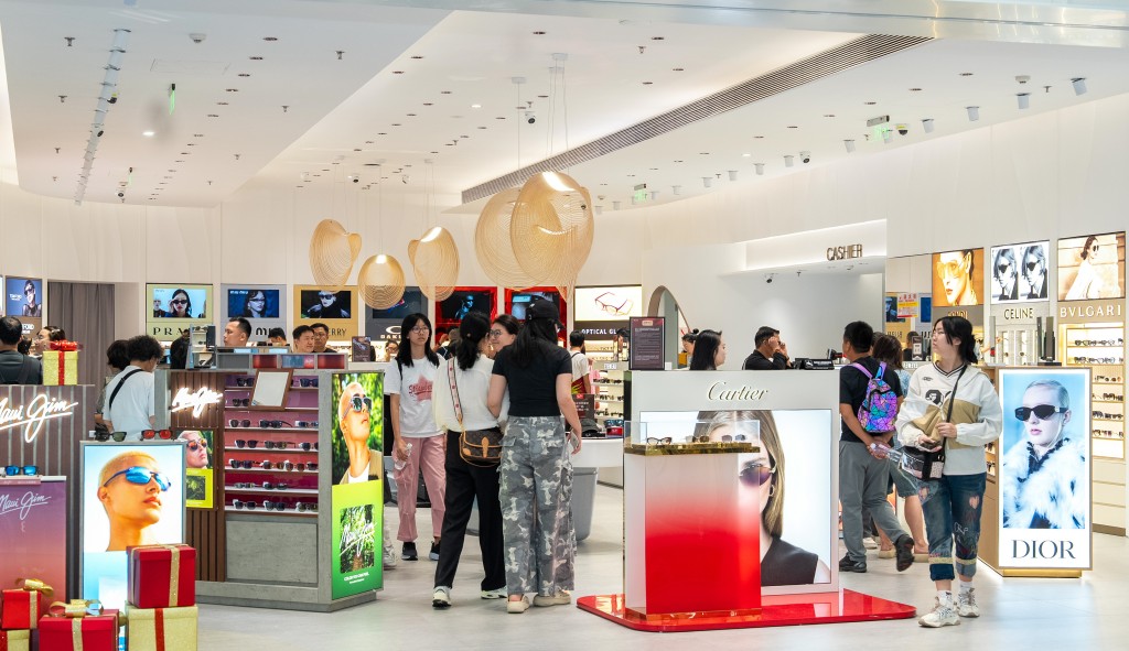 海南封關後吸引大量遊客消費。新華社