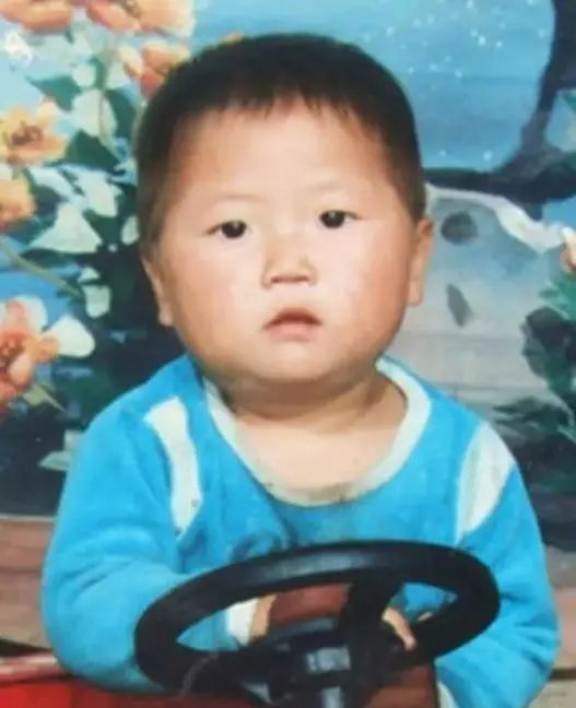 杜军3岁时被人拐走。红星新闻