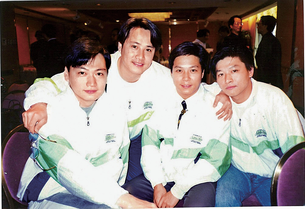詹秉熙（右一）是TVB的80年代小生。（东周刊图片）