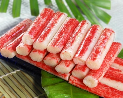 蟹柳通常有一片包裝膜包住。網上圖片