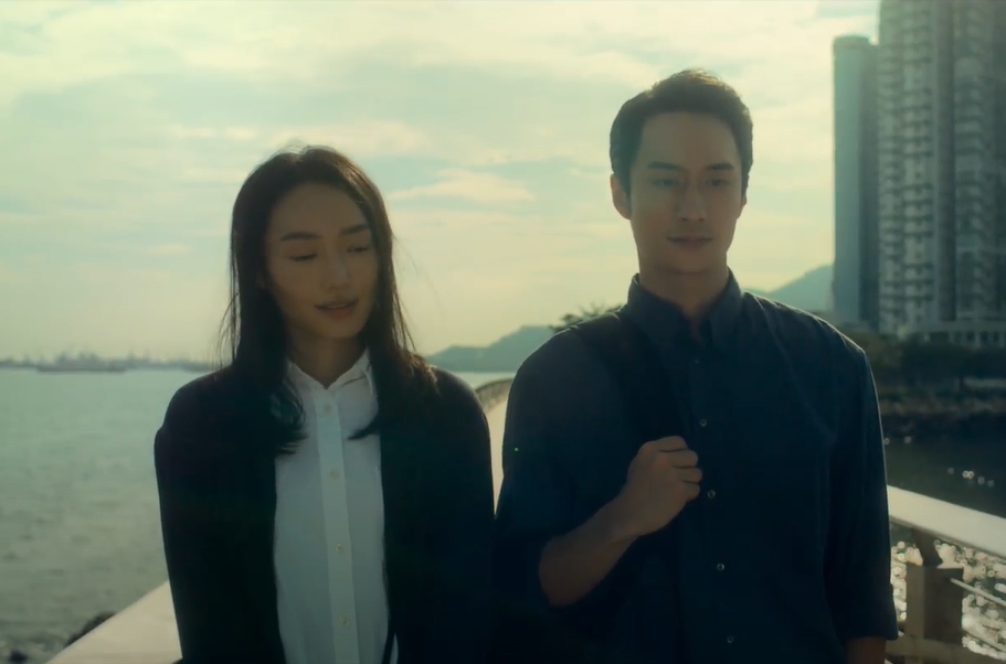 男女主角在屯门海滨漫步的绝密片段。