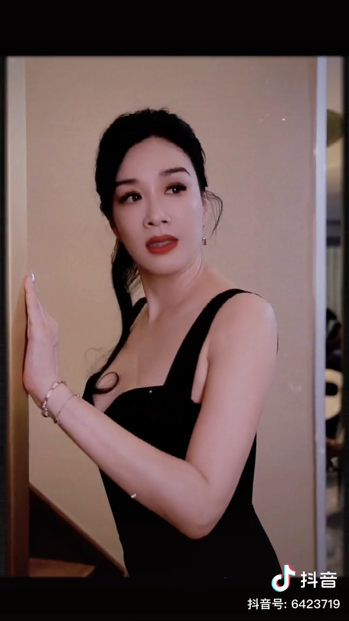 將當年的造型神還原。