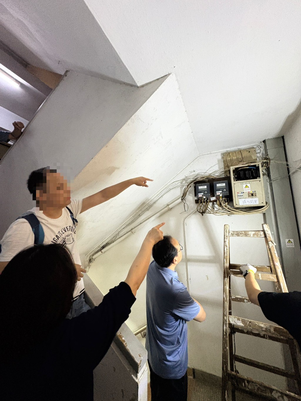 Y小姐表示，雖然相關部門曾派人到場檢查，但均表示無法決定維修事宜。（被訪者提供）