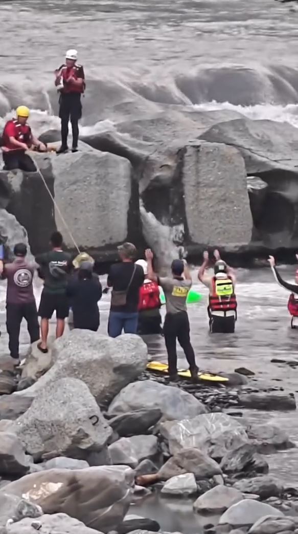 屏東少年困水下石縫失蹤4小時，靠挖泥機阻截水流減低水壓奇蹟救出。Threads@cjk119125