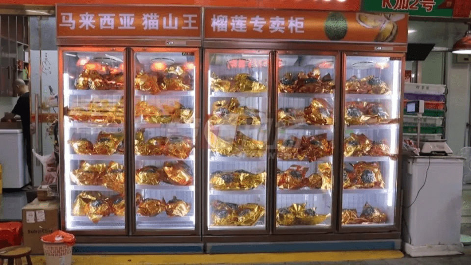 深圳超市特设榴槤专柜。