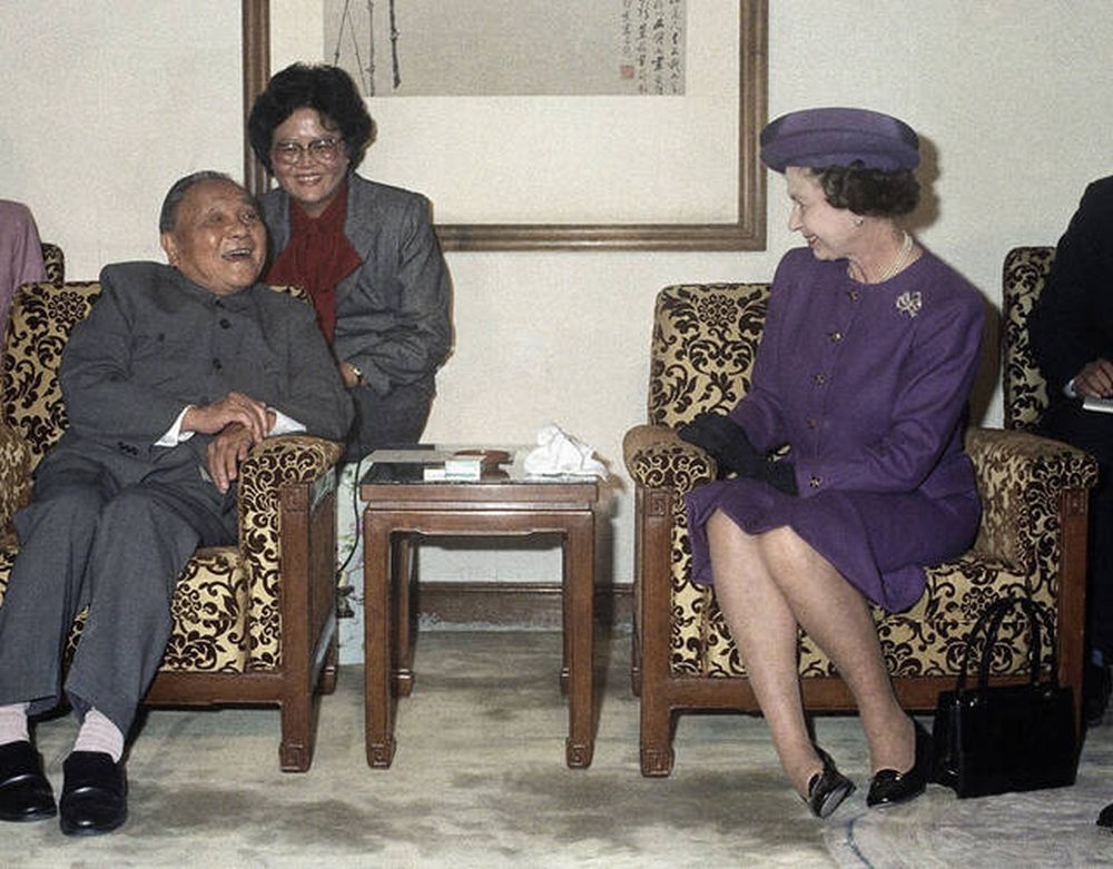 1986年英国伊利沙伯女皇访华，与邓小平会晤。