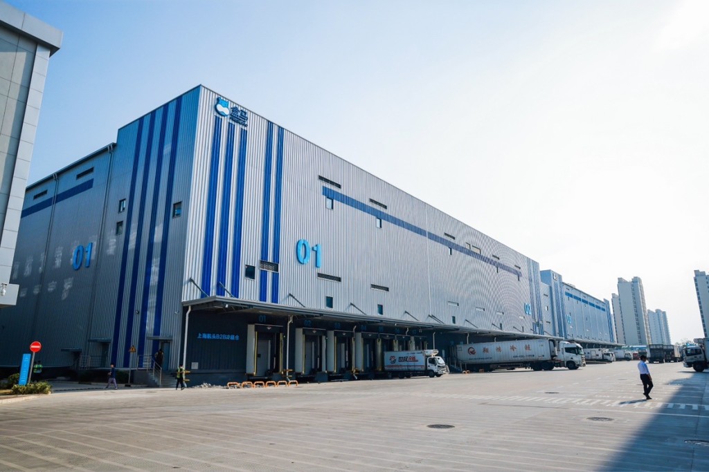 盒马位于上海的供应链运营中心本月正式投产，总建筑面积约100万尺。