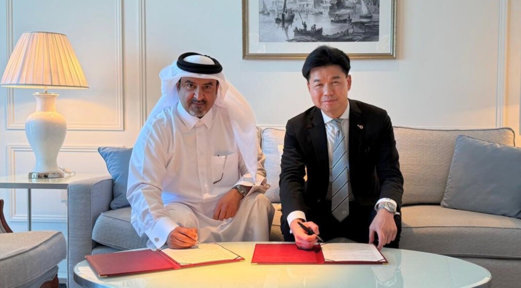 律師會會長湯文龍與卡塔爾律師協會主席Mubarak Al Sulaiti代表雙方機構簽署諒解備忘錄。(律師會提供) 律師會會長湯文龍與卡塔爾律師協會主席Mubarak Al Sulaiti代表雙方機構簽署諒解備忘錄。(律師會提供)
