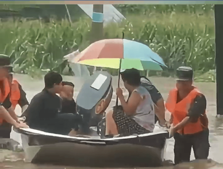 遼寧葫蘆島市暴雨成災，已轉移群眾7075人，成功解救被困群眾83人。