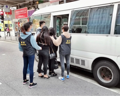 警方放蛇於九龍城搗破一個懷疑賣淫場所。警方圖片