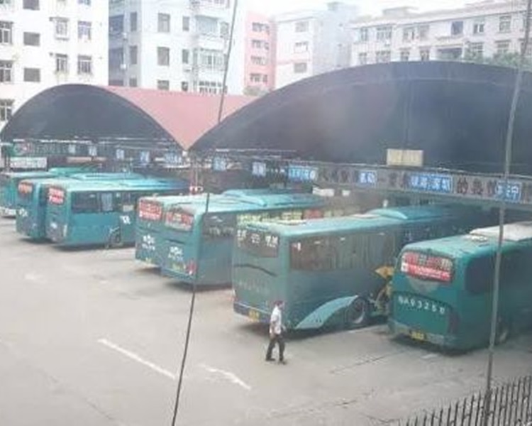 男童從南山汽車停車場偷走巴士。