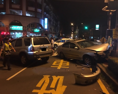 屏東縣萬丹鄉昨晚發生3車追撞意外,至今造成3死7傷。
