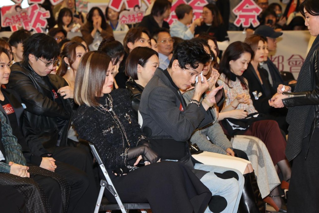 黃宗澤睇到眼濕濕。 黃宗澤睇到眼濕濕。